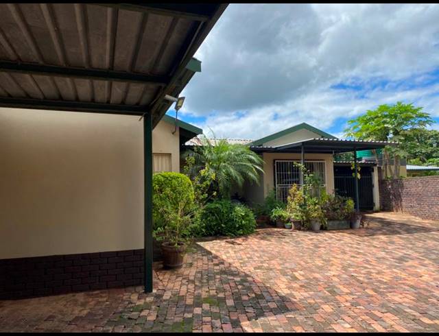 6 BEDROOM HOUSE FOR SALE IN KAMEELDORINGPARK